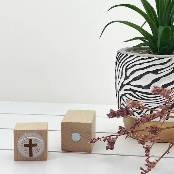 Magnetische kaarthouder met Kruis